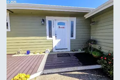 1304 Ocean Ct, Coos Bay, OR 97420 - Photo 1