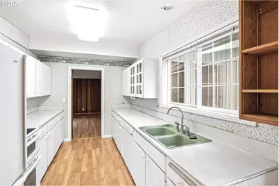 105 E 39th Ave, Eugene, OR 97405 - Photo 23