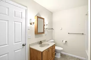 105 E 39th Ave, Eugene, OR 97405 - Photo 31