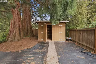 105 E 39th Ave, Eugene, OR 97405 - Photo 11