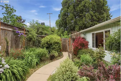 105 E 39th Ave, Eugene, OR 97405 - Photo 9