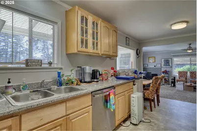 1848 Thomas Ave, Coos Bay, OR 97420 - Photo 31