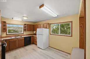 2984 Myrtle St, North Bend, OR 97459 - Photo 11