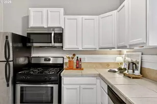 2109 NW Irving St, Portland, OR 97210 - Photo 25