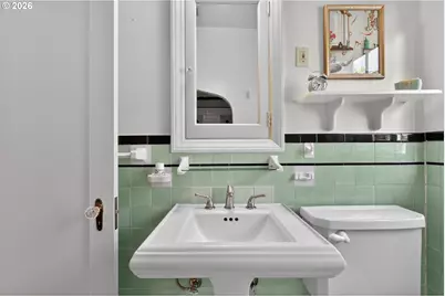 2325 NE Flanders St #8, Portland, OR 97232 - Photo 23