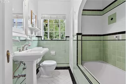 2325 NE Flanders St #8, Portland, OR 97232 - Photo 19