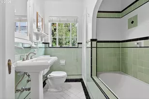 2325 NE Flanders St, Portland, OR 97232 - Photo 19