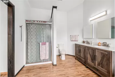 250 Valley View Rd, Sutherlin, OR 97479 - Photo 13