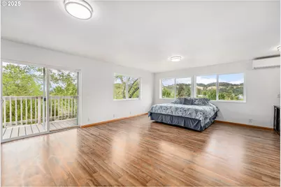 250 Valley View Rd, Sutherlin, OR 97479 - Photo 9