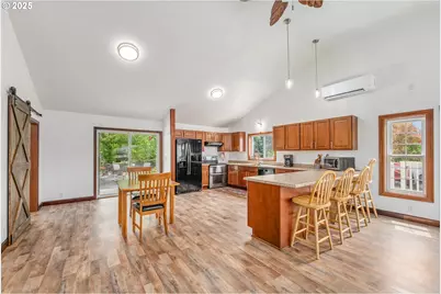 250 Valley View Rd, Sutherlin, OR 97479 - Photo 5