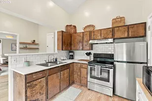 1824 NW 26th St, Lincoln City, OR 97367 - Photo 5