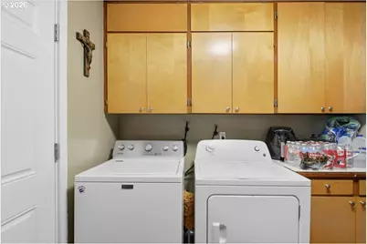 3707 SE 154th Ave, Portland, OR 97236 - Photo 9