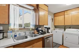 3707 SE 154th Ave, Portland, OR 97236 - Photo 7