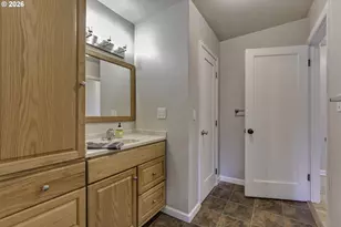1013 NE Birchwood Dr, Hillsboro, OR 97124 - Photo 17