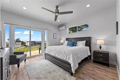 30414 Driftwood Dr, Gold Beach, OR 97444 - Photo 13