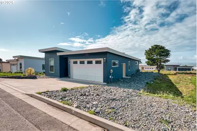 30414 Driftwood Dr, Gold Beach, OR 97444 - Photo 21