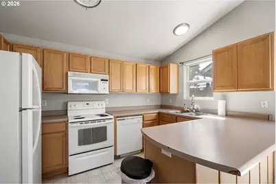 593 Hanover St, Eugene, OR 97402 - Photo 9