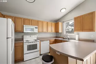 593 Hanover St, Eugene, OR 97402 - Photo 9
