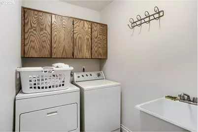 740 SE Camellia Ct, Hillsboro, OR 97123 - Photo 27