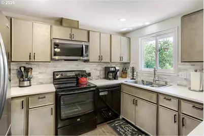 740 SE Camellia Ct, Hillsboro, OR 97123 - Photo 15