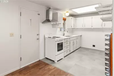 4222 SW Hume St, Portland, OR 97219 - Photo 9