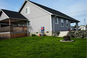 241 SE Johnson St, Winston, OR 97496 - Photo 21