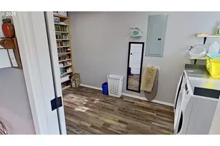 241 SE Johnson St, Winston, OR 97496 - Photo 9