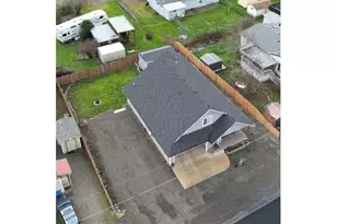 241 SE Johnson St, Winston, OR 97496 - Photo 27