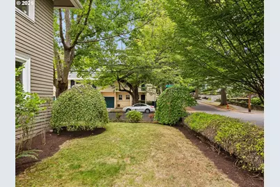 1130 NE Brazee St, Portland, OR 97212 - Photo 35