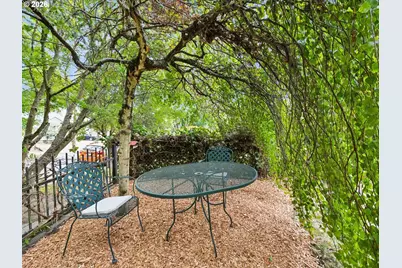 1130 NE Brazee St, Portland, OR 97212 - Photo 37