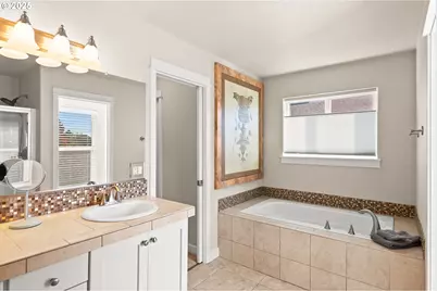 166 SE 30th Ave, Hillsboro, OR 97123 - Photo 13