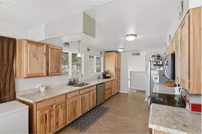 2617 Union Ave, North Bend, OR 97459 - Photo 5