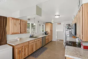 2617 Union Ave, North Bend, OR 97459 - Photo 5