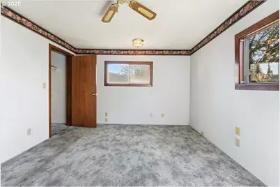 357 S 9th St, Kalama, WA 98625 - Photo 15