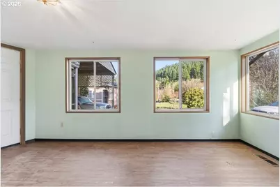 357 S 9th St, Kalama, WA 98625 - Photo 27