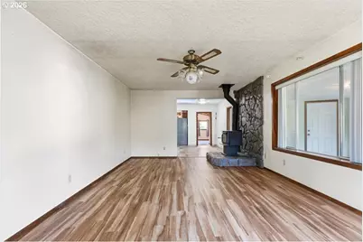 357 S 9th St, Kalama, WA 98625 - Photo 9