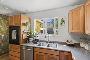 823 Arago Ave, Coos Bay, OR 97420 - Photo 11