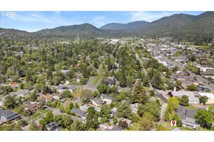 847 NW 5th St, Grants Pass, OR 97526 - Photo 47