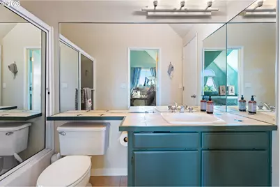 8957 SW Terwilliger Blvd, Portland, OR 97219 - Photo 19