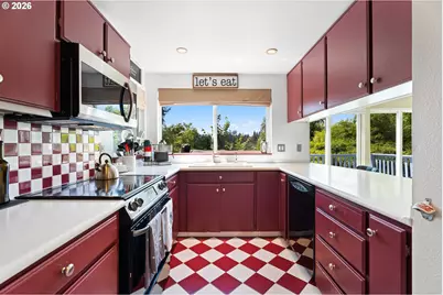 8957 SW Terwilliger Blvd, Portland, OR 97219 - Photo 9