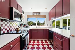 8957 SW Terwilliger Blvd, Portland, OR 97219 - Photo 9