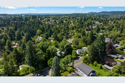 8957 SW Terwilliger Blvd, Portland, OR 97219 - Photo 41