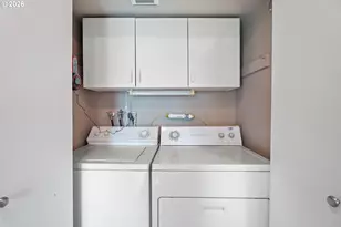 8957 SW Terwilliger Blvd, Portland, OR 97219 - Photo 11