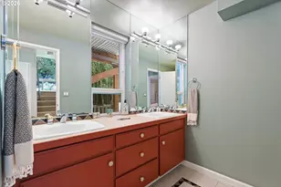 8957 SW Terwilliger Blvd, Portland, OR 97219 - Photo 23