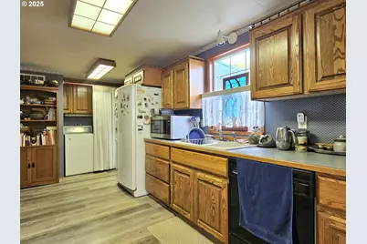 15961 Bay View Dr, Brookings, OR 97415 - Photo 11