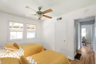 9251 SE Salmon St, Portland, OR 97216 - Photo 23
