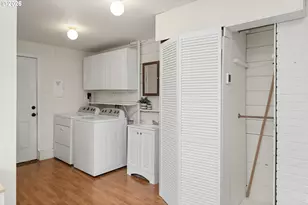 9251 SE Salmon St, Portland, OR 97216 - Photo 31