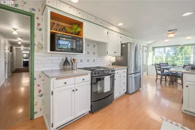 637 E 39th Pl, Eugene, OR 97405 - Photo 9