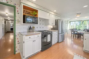 637 E 39th Pl, Eugene, OR 97405 - Photo 9