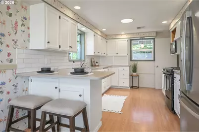 637 E 39th Pl, Eugene, OR 97405 - Photo 7